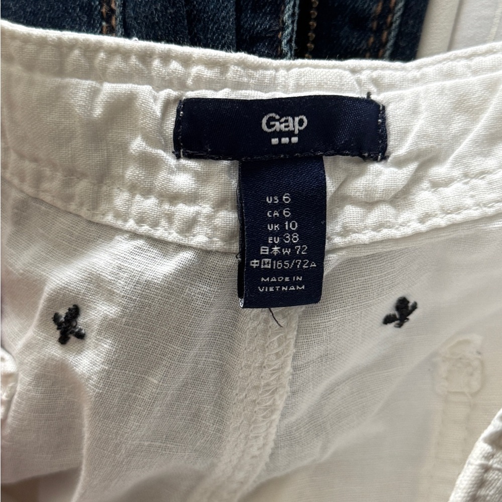 GAP Women's White Embroidered Drawstring Shorts - Picture 4 of 4